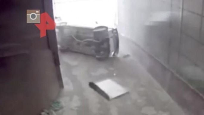 “Jiquli” yüksək sürətlə binaya çırpıldı  - VİDEO