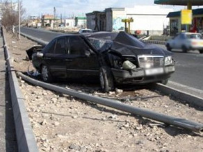 Bərdədə maşınla avtobus toqquşub: 3 yaralı