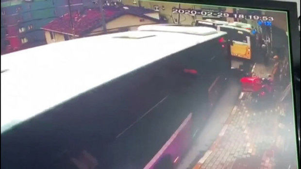 Üç sərnişin avtobusu zəncirvari qəzaya düşdü  - VİDEO