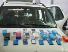 "Mercedes-Benz ML 320"dən qanunsuz mobil telefonlar aşkar edilib - FOTO