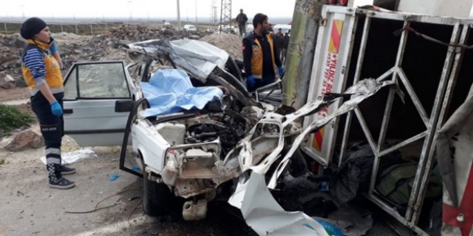 Avtobusun qoşqusu avtomobilə çırpıldı: 2 ölü, 5 yaralı - FOTO