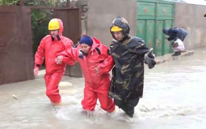 Şamaxıda kəndlə nəqliyyat əlaqəsi kəsildi - FHN köməyə gəldi