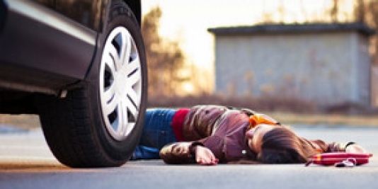 Bakıda tələbə qızı avtomobil vurdu – Sürücü qaçıb