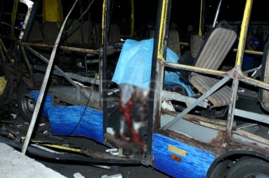 İrəvanda avtobusu partlatdılar - 2 ölü, 8 yaralı + Fotolar