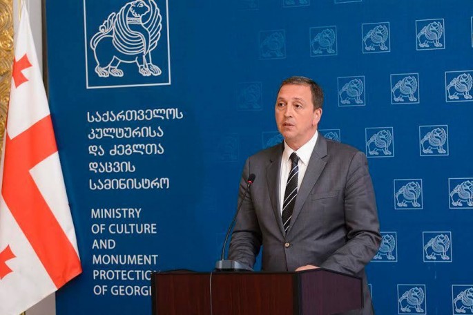 Yol qəzasına düşən nazir müavini süni tənəffüs aparatına qoşulub