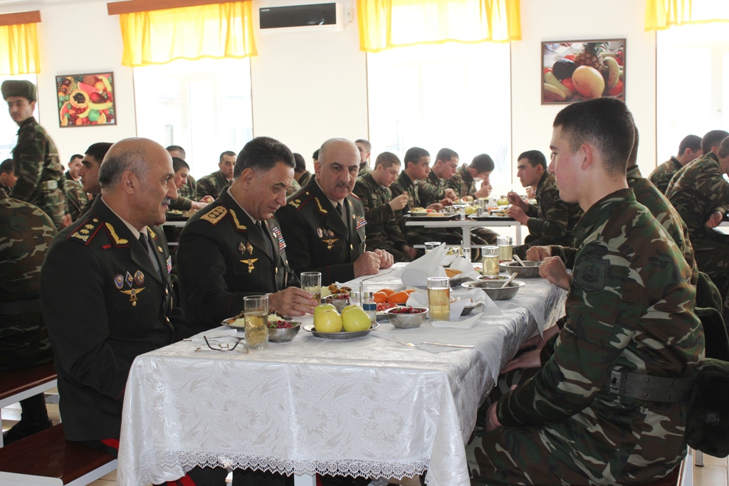 Ramil Usubov Novruz bayramını əsgərlərlə birlikdə qeyd etdi - FOTO