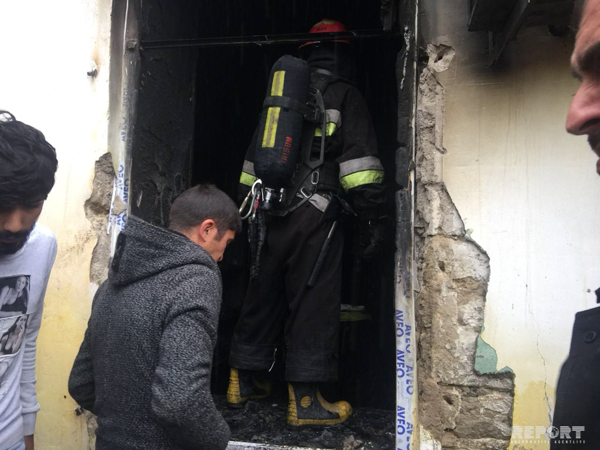 Bakıda ev yandı:  1 ölü - FOTO