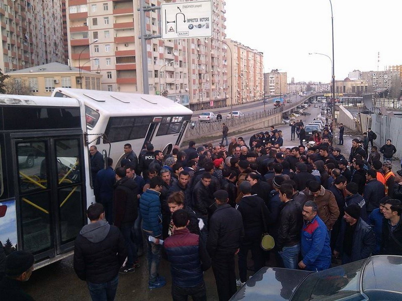 Bakıda avtobus ağır qəza törətdi - FOTO