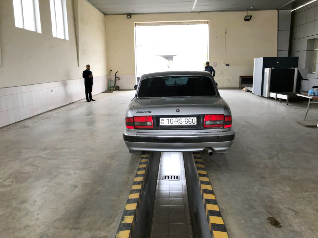 Gömrük iti maşından külli miqdarda narkotik vasitə aşkar etdi – FOTO + VİDEO