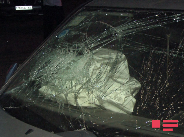 Qadın sürücü qəza törətdi, 2 yeniyetmə ağır yaralandı - FOTO