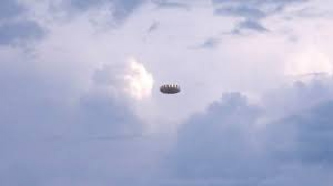 Türk pilot yadplanetli gəmini lentə aldı - VİDEO