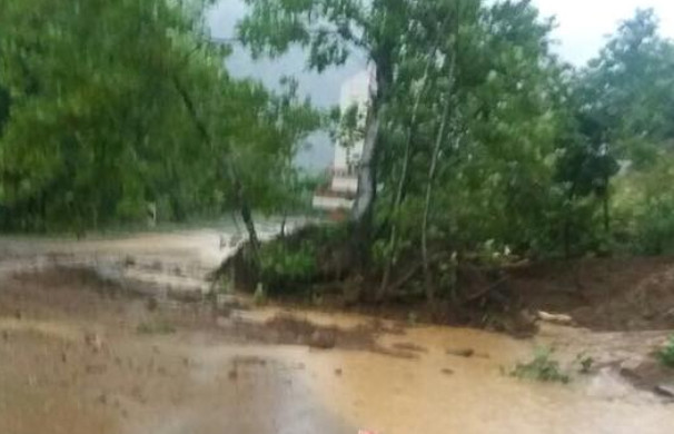 Masallı-Yardımlı yolunda problem yaşandı - FOTO