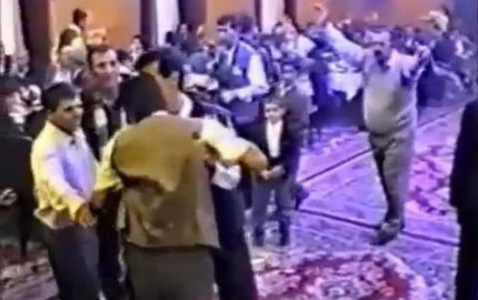 Sintezatorçunu bıçaqlayan müğənniyə cəza verildi