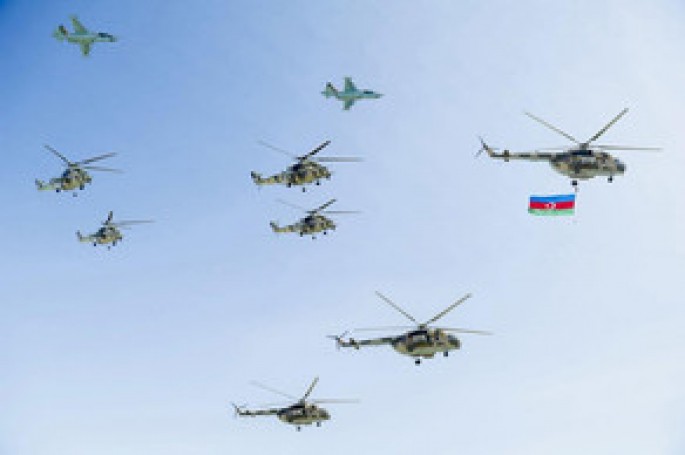 Hərbi Hava Qüvvələrinin təyyarə və helikopterlərinin Bakıda növbəti uçuşları keçirilib