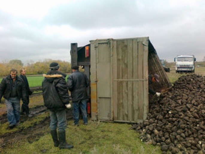 Bakıda polis qadının həyatını xilas etdi - Parkda... 