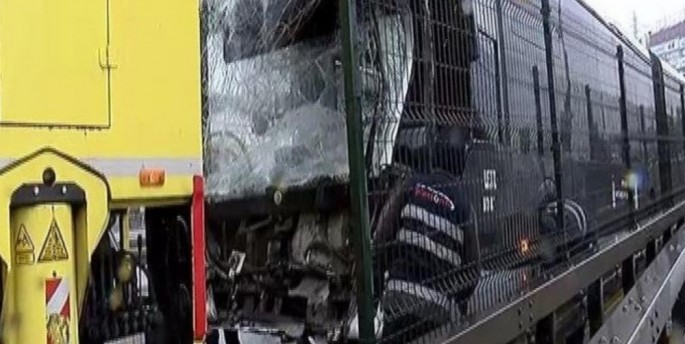 İstanbulda metrobus qəzası baş verib - VİDEO