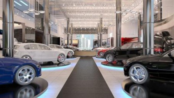 Səudiyyə Ərəbistanında qadınlar üçün avtosalon açıldı - VİDEO