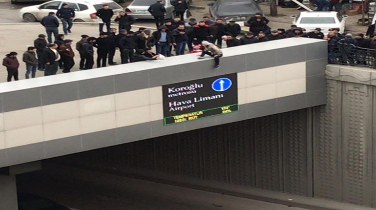 Bakıda dəhşət: Qadın özünü tunelin üzərindən atmaq istədi – VİDEO