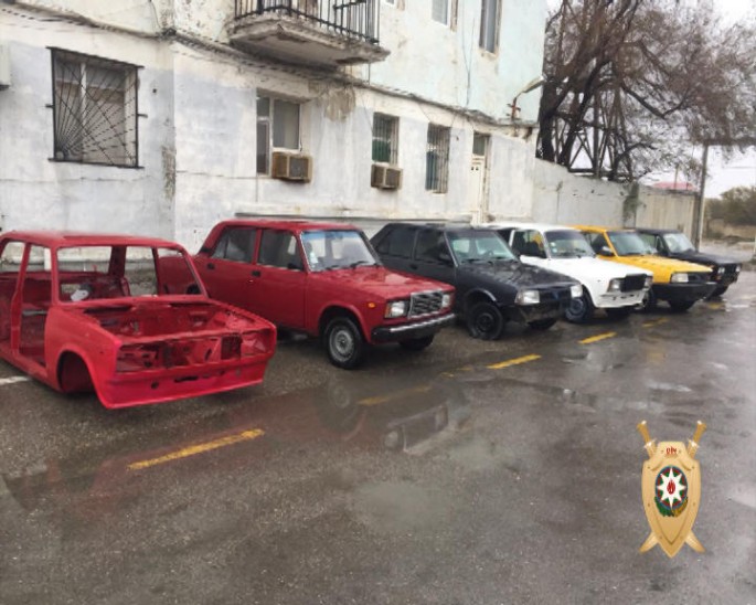 Maşınları oğurlayıb hissələrlə satan cinayətkar dəstə ifşa edilib – FOTO