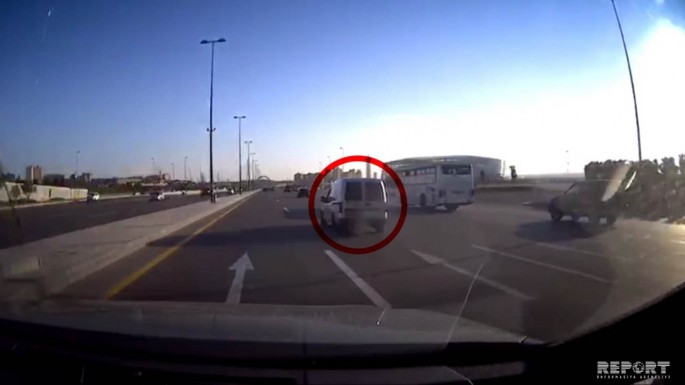 Bakıda bəzi avtomobillərin tüstüsü ətrafı bürüyüb - VİDEO