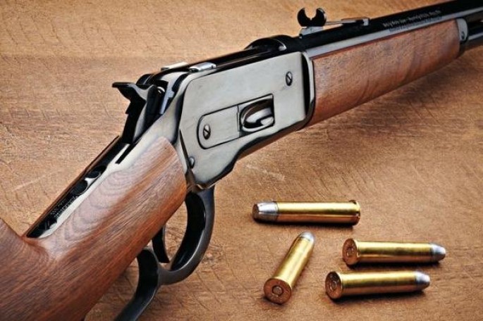 Biləsuvarda avtomobildən silah götürülüb