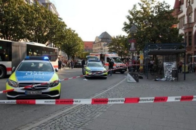 Naməlum şəxs bıçaqla insanlara hücum edib