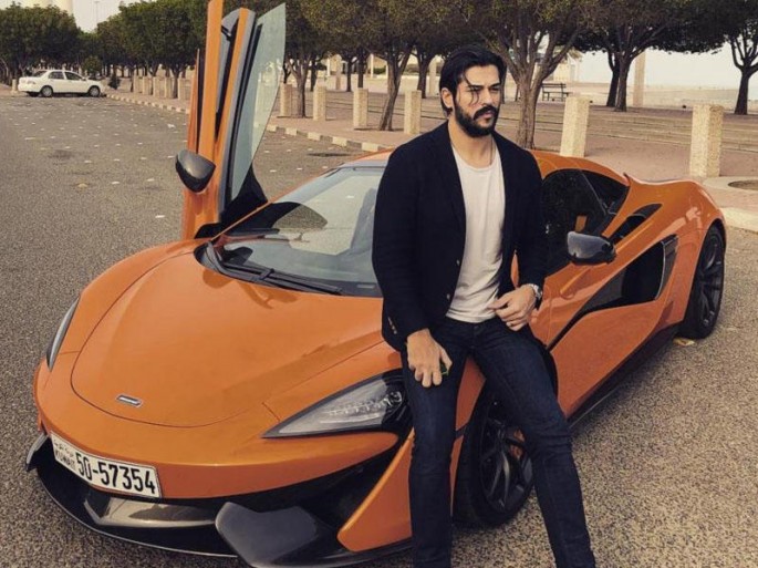 Lüks avtomobildə 80 qadınla yeməyə getdi - FOTO