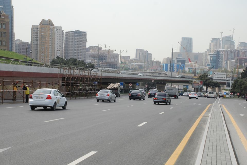 Heydər Əliyev prospektində yan yol açıldı - FOTO