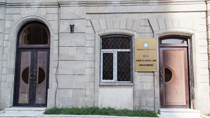 Müştərilərin pulunu mənimsəyən bank işçisinə cəza verildi