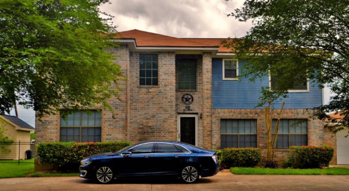 Müğənni ondan ev, maşın istəyən qardaşını polisə verdi