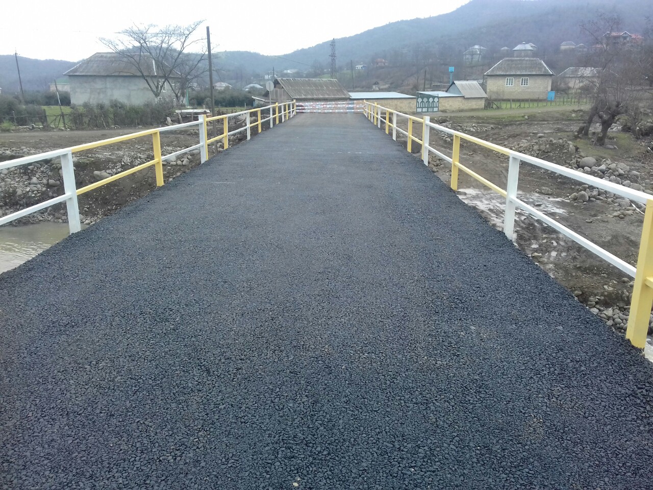 Lənkəranda sel sularının dağıtdığı körpü yenidən inşa edildi - VİDEO