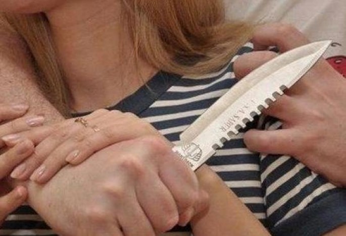 Tovuzda ər arvadını bıçaqladı