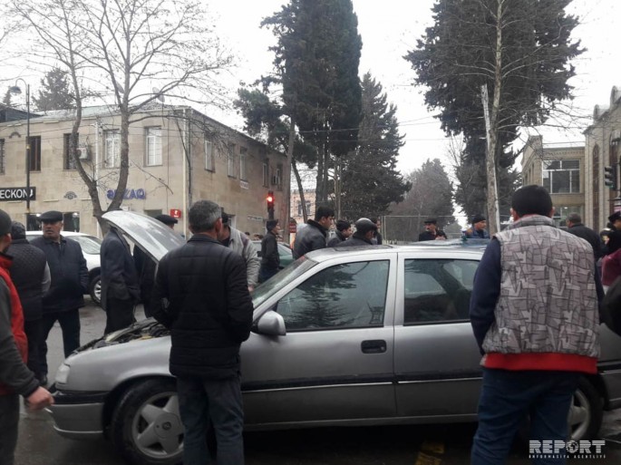 Qayda pozan sürücü qəza törədib - FOTO