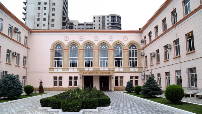 Qonşusunu öldürən şəxsin şikayəti əsasında məhkəmə başlayıb