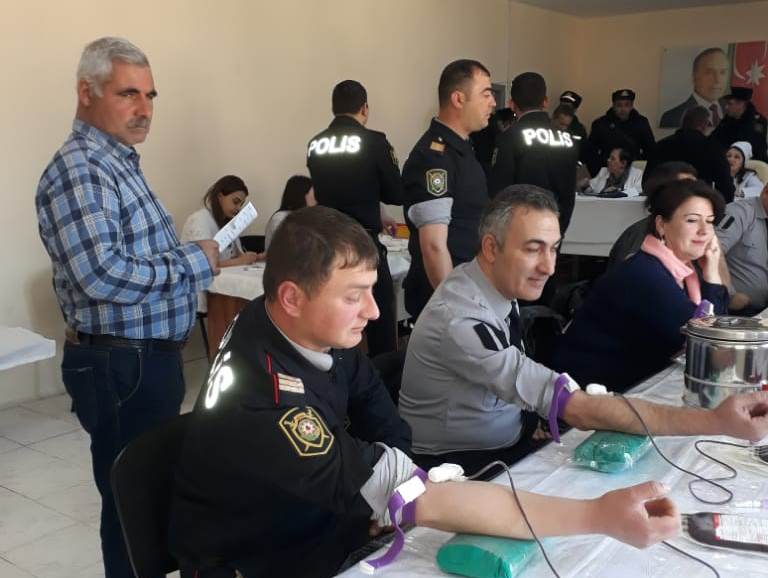 Polislər yaşatmaq üçün qan verdilər - FOTO