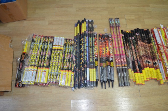 İki mağazadan partlayıcı oyuncaqlar və pirotexniki vasitələr götürülüb