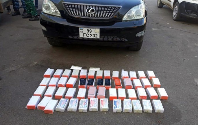 "Lexus”dan qanunsuz mobil telefonlar aşkarlanıb - FOTO