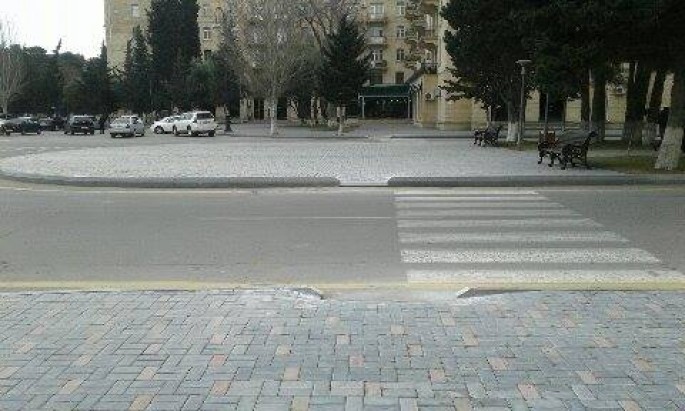 Piyada səkilərində və keçidlərində pandusların sayı artırılır - Bakıda