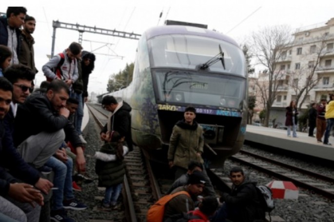Miqrantlar dəmir yollarının hərəkətini dayandırıb