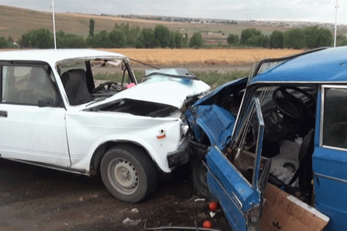 Bakı-Şamaxı yolunda qəza: 18 yaşlı tələbə oğlan dünyasını dəyişib