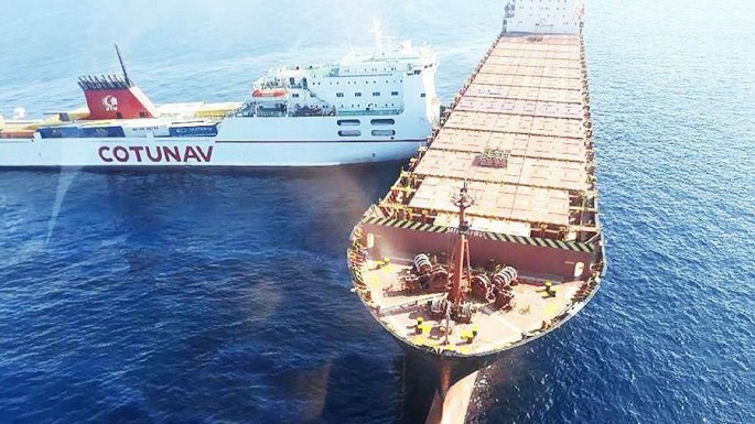 İki gəmi toqquşdu: yanacaq sızması baş verib - Aralıq dənizində