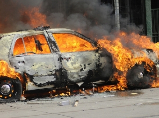 Bakıda “Opel” yandı