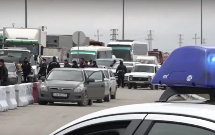 Rayondan gələn minlərlə maşın postlardan belə qaytarılır  - VİDEO