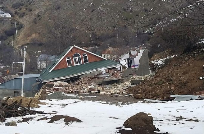 Lerikdə torpaq sürüşməsi olub, ölən var  - FOTO