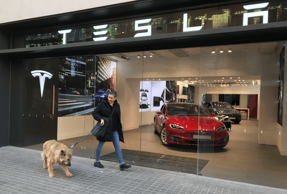 “Tesla” 3 dəfə çox elektromobil satıb
