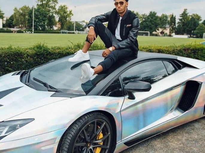 Obameyanq özünə yeni avtomobil aldı   