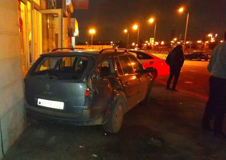 "Baku Bus" avtobusu minik maşınını vurub divara çırpdı -VİDEO - FOTO