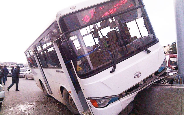 Bakıdakı avtobus qəzaları nəzarətə götürüldü