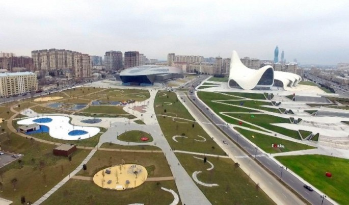 Bakının bu parkında tum çırtlamaq, skeytbord və velosiped sürmək qadağandır