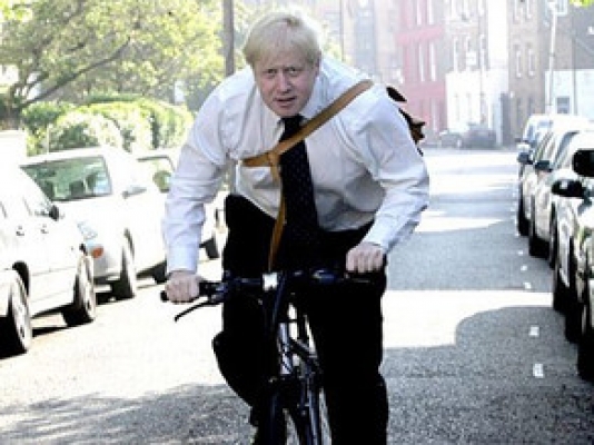 Polis XİN rəhbərinə küçədə velosipedlə gəzməyi qadağan edib  - FOTO